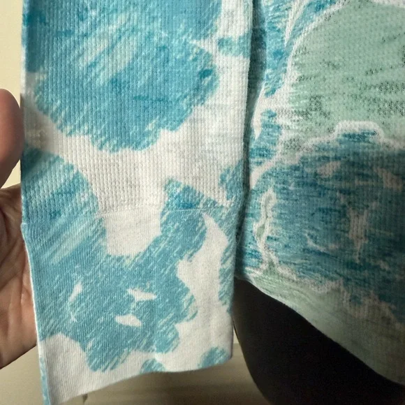 Before + Again Sundance Blue Floral Top light thermal material - Picture 3 of 7